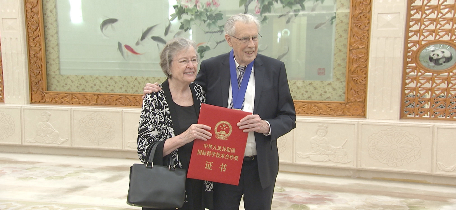 上海交大约翰•爱德华•霍普克罗夫特教授获中华人民共和国国际科学技术合作奖
